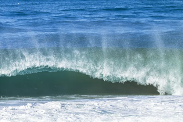 Puissance des vagues océaniques — Photo