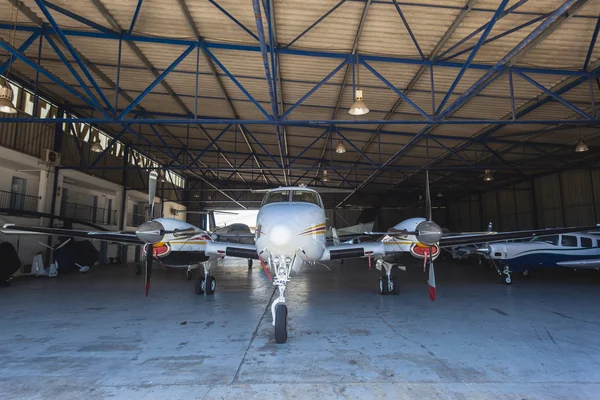 Flugzeug-Hangar-Flugzeug — Stockfoto