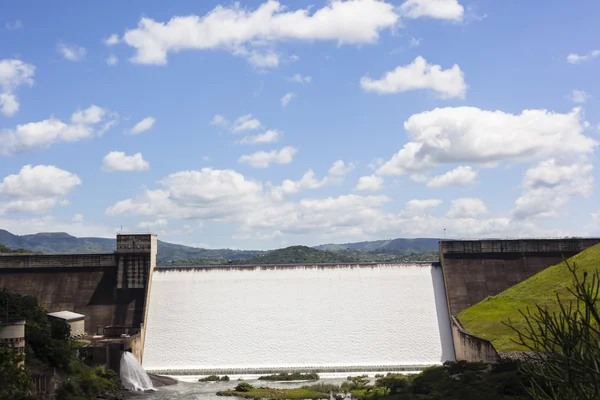 Barragem parede de energia de água — Fotografia de Stock