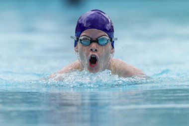 Dağ yüksek toprak yol geçiş