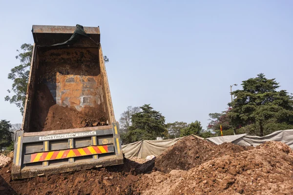 Caminhão Tipping Earthworks — Fotografia de Stock