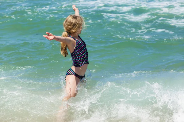 Girl Swim Ocean Beach — Stock Photo, Image