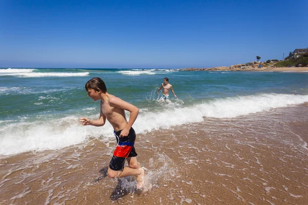 Beach Tatil gençler — Stok fotoğraf