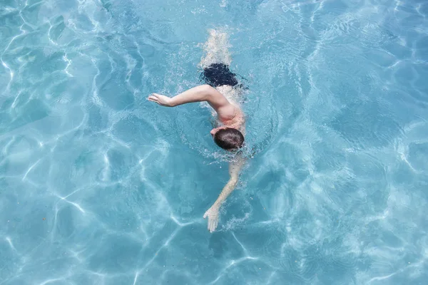 Teenager Swimming Pool — Stock Photo, Image