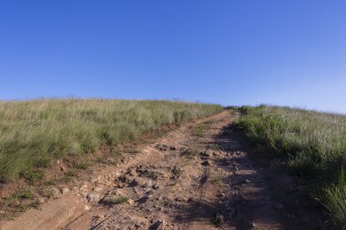 Toprak yol parça tepe