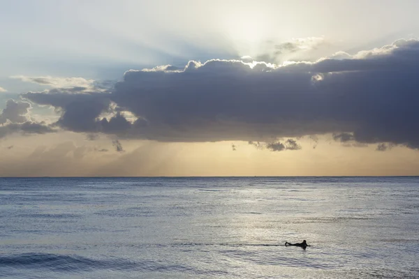 Surfista Oceano silhueta — Fotografia de Stock