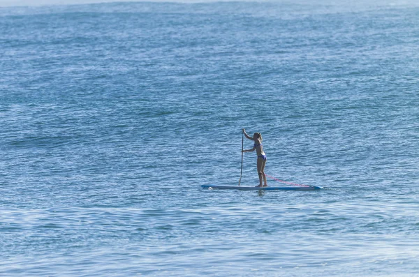 Menina Paddler Board Ocean — Fotografia de Stock