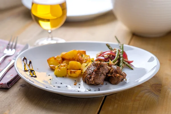 Beef Steak with some salad and a glass of beer — Stock Photo, Image