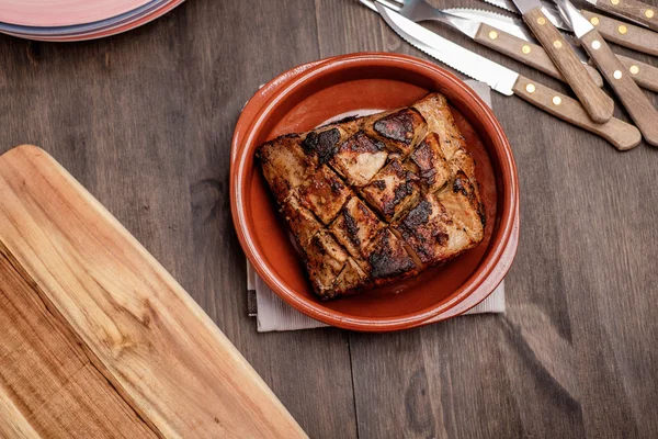 Carne di maiale arrosto in una ciotola pronta per essere servita — Foto Stock