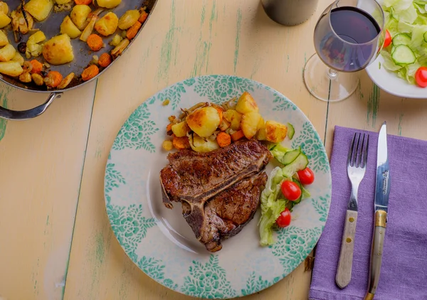 Veal T-Bone Steak with some salad and potatoes — Stock Photo, Image