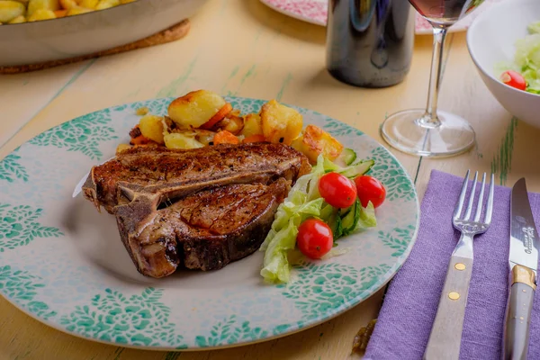 Veal T-Bone Steak with some salad and potatoes — Stock Photo, Image