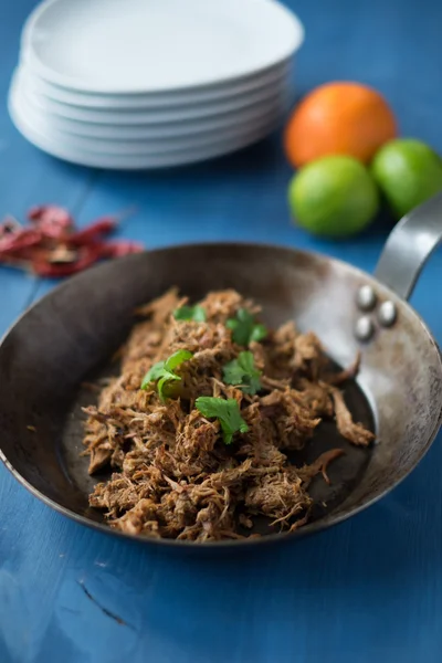 Çekti domuz carnitas tavada