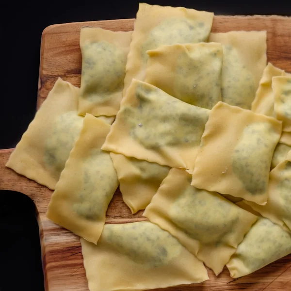 Ev yapımı ravioli domates ile — Stok fotoğraf