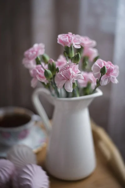 静物画 ピンクのカーネーションの花束 — ストック写真