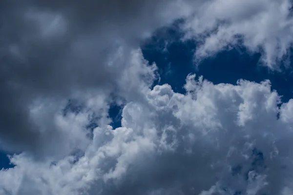 Cloudy and blue sky — Stock Photo, Image