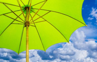 Umbrell bulutlu ve hüzünlü müzik