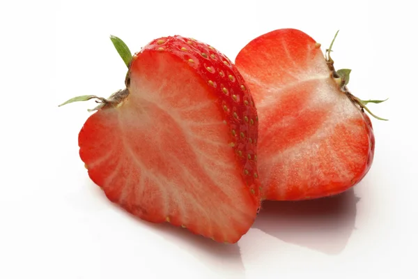 Fresas en rodajas en blanco — Foto de Stock