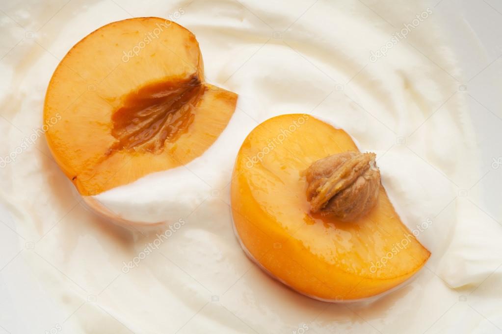 apricots in yogurt