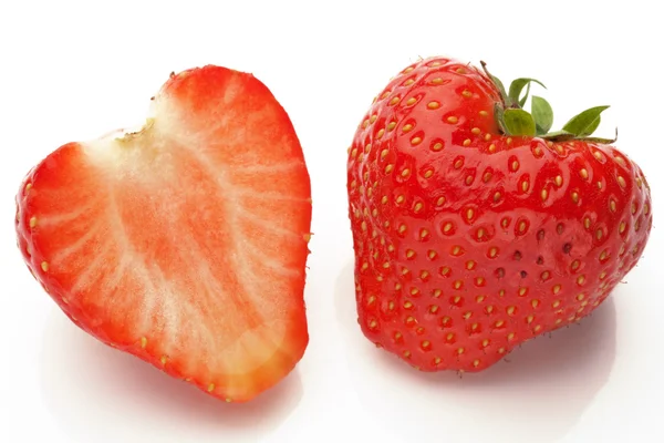 Fresas en rodajas en blanco — Foto de Stock