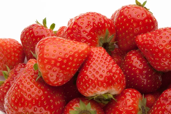 strawberrys beyaz üzerine yığını 