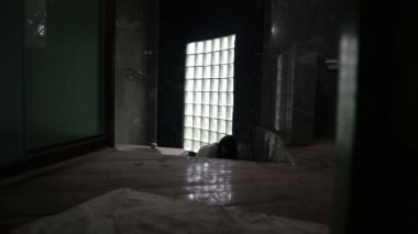 Asyalı kadın makyajı hayalet yüzü, korku sahnesi, korkunç geçmiş, Cadılar Bayramı konsepti.