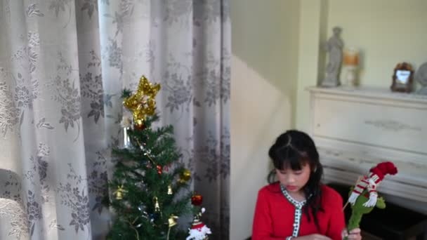 Group Happy Children Help Decorate Christmas Tree Christmas Season Merry — Wideo stockowe