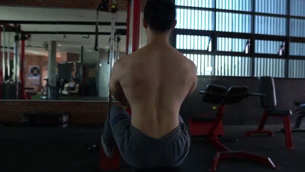 亚洲男人 体形健美 体重训练 — 图库视频影像
