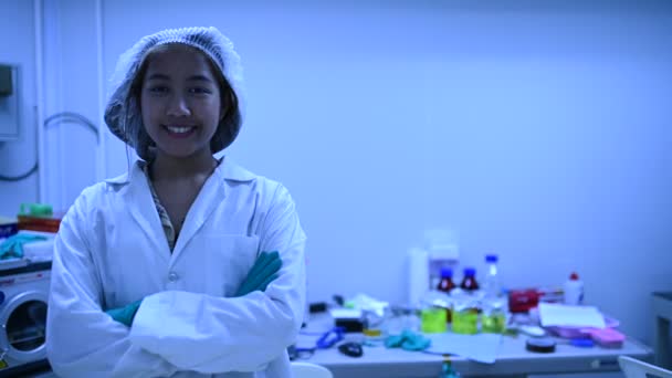 Female Scientist Making Experiments Detect Virus Blood Developers Potential Medicines — Stock Video