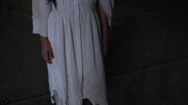 Asyalı kadın portresi hayalet yüzü, korku sahnesi, Cadılar Bayramı konsepti