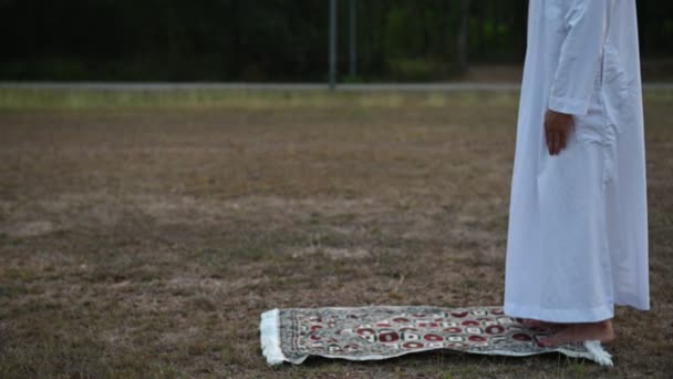 Asian Young Muslim Man Praying Outdoors Ramadan Festival Concept — Stock Video