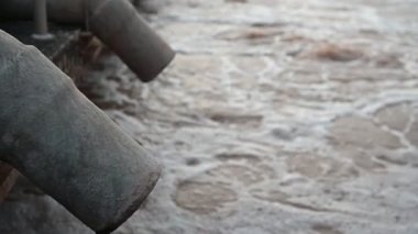 Atık su arıtma tesislerinde çalışan kadın çevre mühendisi