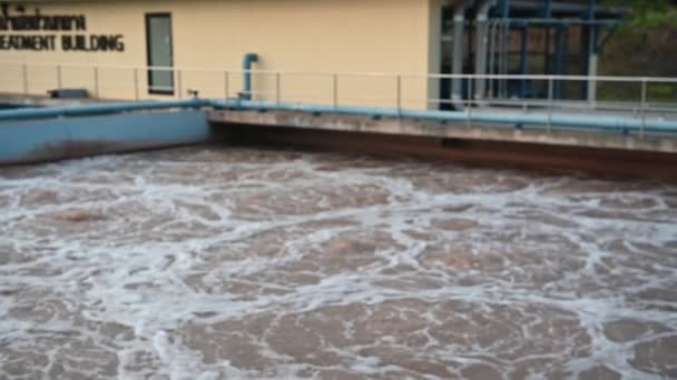 Ingeniero Ambiental Que Trabaja Planta Tratamiento Aguas Residuales Planta Reciclaje — Vídeos de Stock