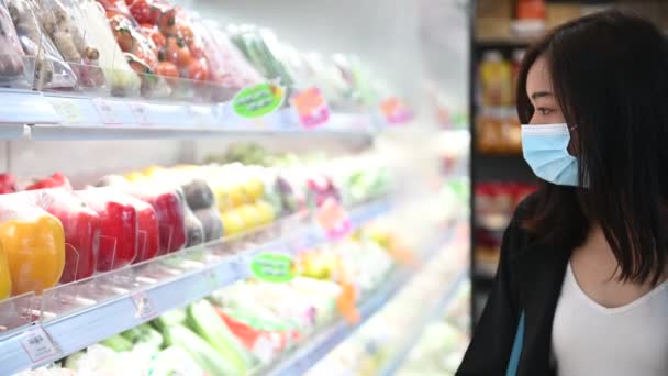 Krásná Asijská Žena Chůze Nakupování Supermarketu — Stock video