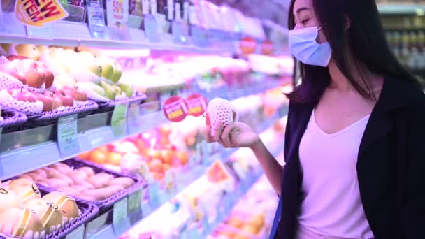 Krásná Asijská Žena Chůze Nakupování Supermarketu — Stock video