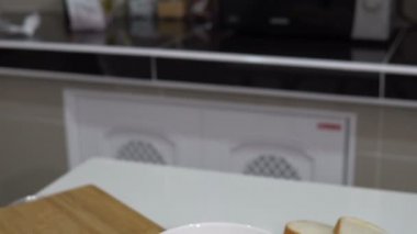 Geniş dairede modern mutfak