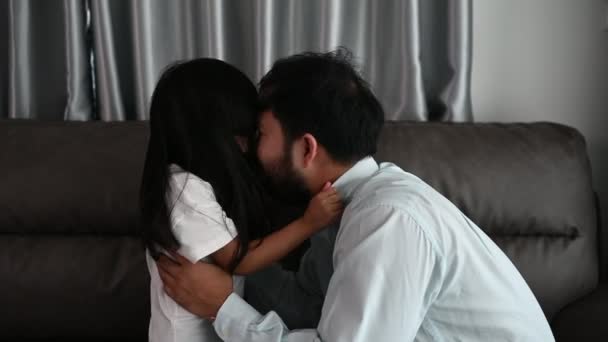 Vatertagskonzept Asiatische Väter Und Töchter Verbringen Zeit Miteinander Hause — Stockvideo