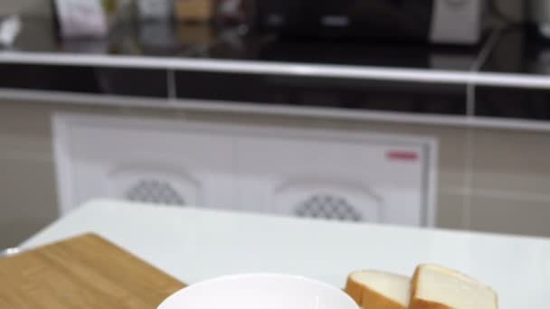 Cuisine Moderne Dans Appartement Spacieux — Video