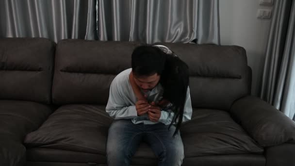 父亲节的概念 亚洲爸爸和女儿在家里共度时光 — 图库视频影像