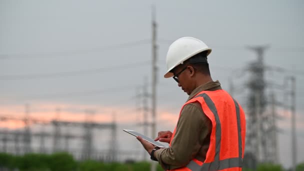 Asian Engineer Working Power Plant — Stock Video