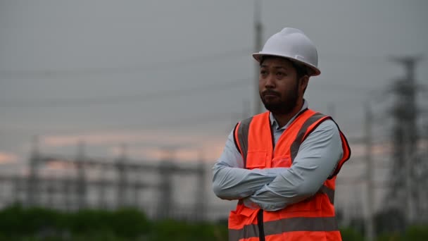 Ingeniero Asiático Trabajando Planta Energía — Vídeos de Stock