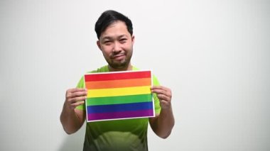 LGBT Onur Ayı konsepti, Asyalı yakışıklı erkek makyaj ve kadın kıyafeti, gay özgürlük günü 