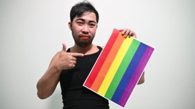 LGBT Onur Ayı konsepti, Asyalı yakışıklı erkek makyaj ve kadın kıyafeti, gay özgürlük günü 