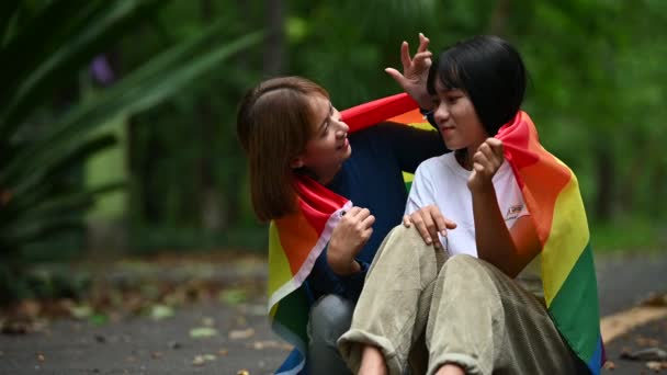 Pareja Chica Con Chica Concepto Mes Del Orgullo Lgbt Retrato — Vídeos de Stock