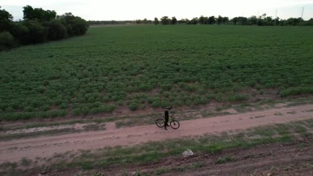 Vue Aérienne Homme Faisant Vélo Campagne — Video