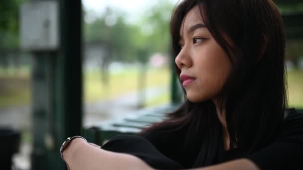 Wanita Asia Merasa Bersalah Setelah Putus Dengan Pacarnya — Stok Video