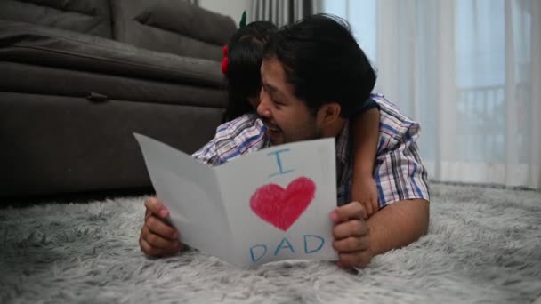 Asiático Padre Hija Pasar Tiempo Juntos Durante Estancia Casa Padres — Vídeo de stock
