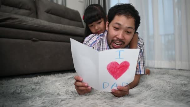 Asiático Padre Hija Pasar Tiempo Juntos Durante Estancia Casa Padres — Vídeo de stock