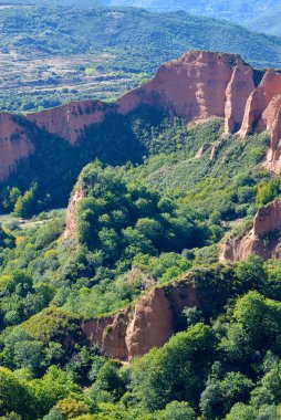 Medulas, Leon eyaletinin El Bierzo bölgesinde, Castilla y Leon özerk bölgesinde eski bir Roma altın madenciliği operasyonu..