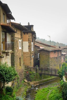 Extremadura 'daki Robledillo de Gata' nın taş evleri.