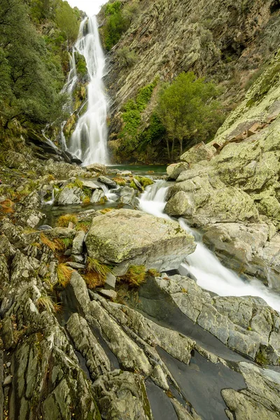 Platsch Von Ovejuela Herbst Las Hurdes Extremadura lizenzfreie Stockfotos